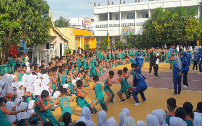 Tarik Tambang Memperingati HUT RI ke-79